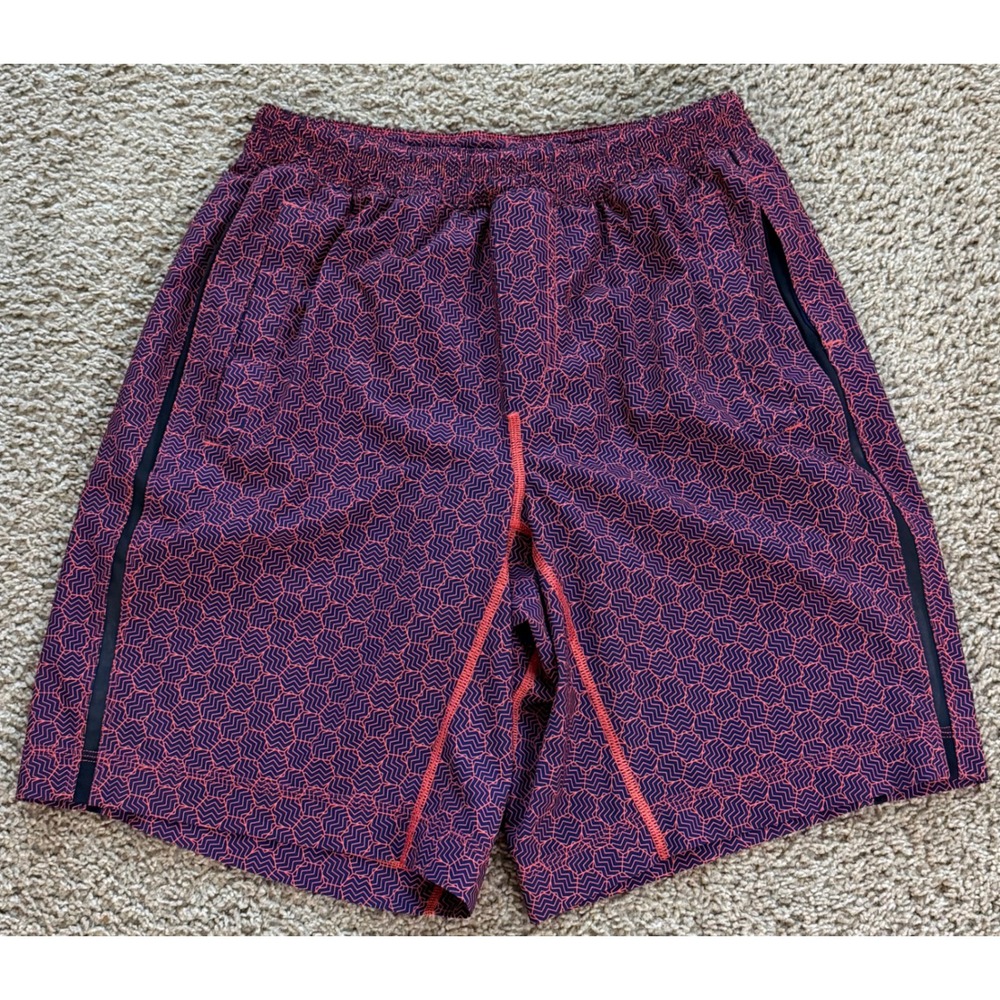 Lululemon Pace Breaker 9 Inch Shorts Mens Medium Red Navy Geometric Maze Print